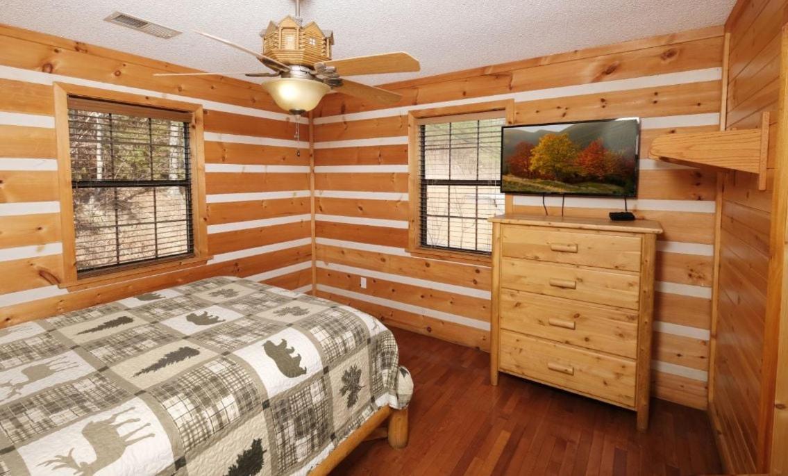 Smoky View With A Twist Villa Pigeon Forge Exterior photo