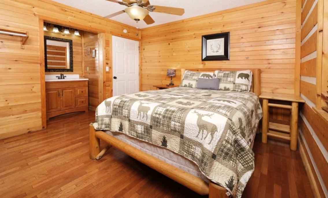 Smoky View With A Twist Villa Pigeon Forge Exterior photo