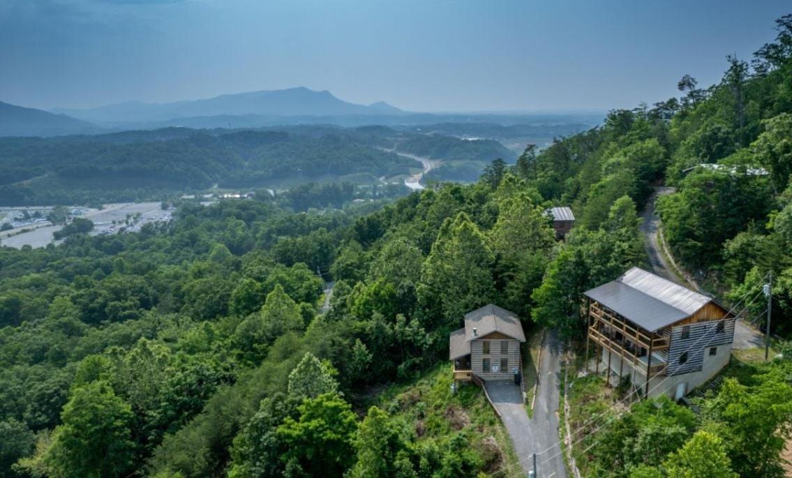 Smoky View With A Twist Villa Pigeon Forge Exterior photo
