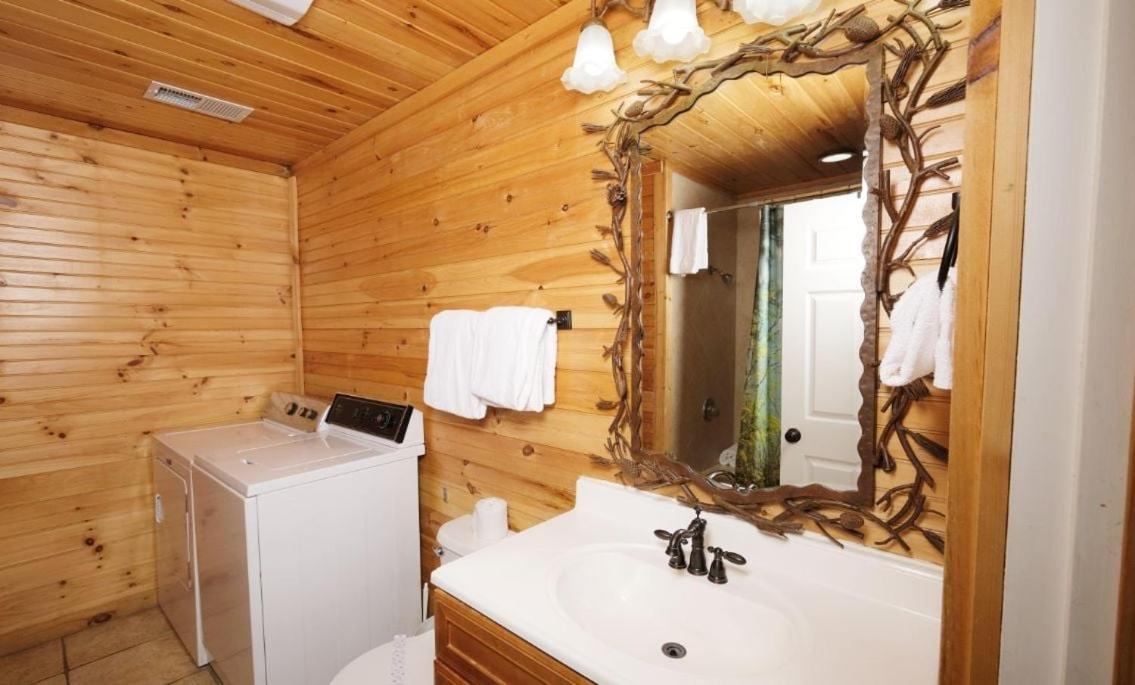 Smoky View With A Twist Villa Pigeon Forge Exterior photo