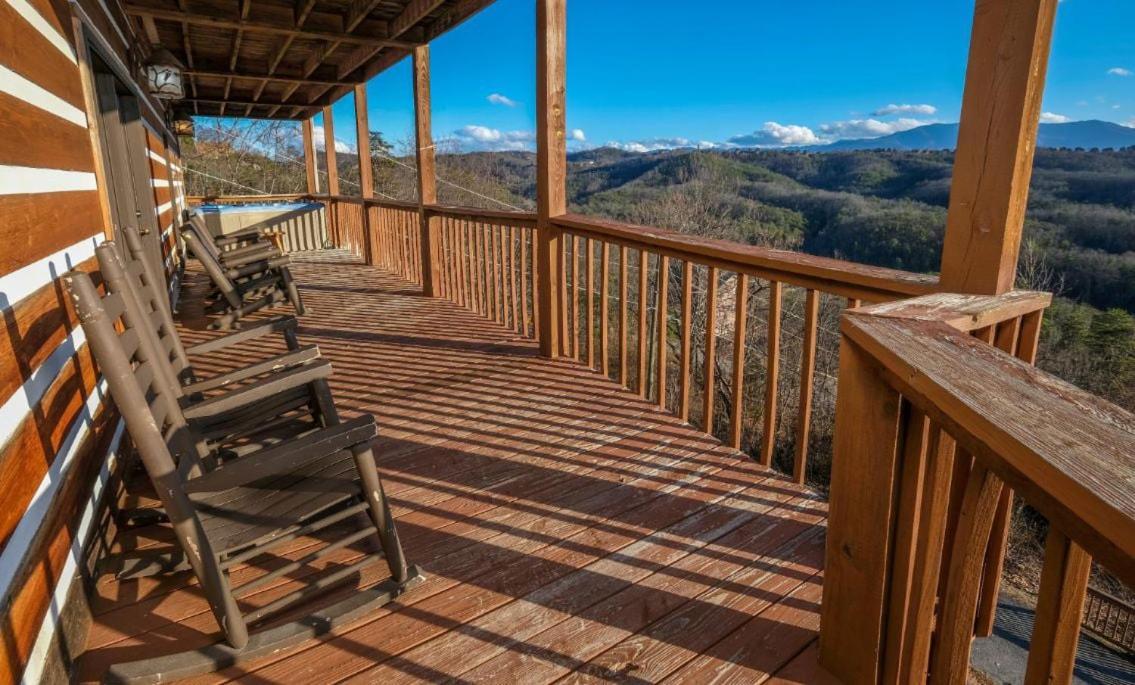 Smoky View With A Twist Villa Pigeon Forge Exterior photo