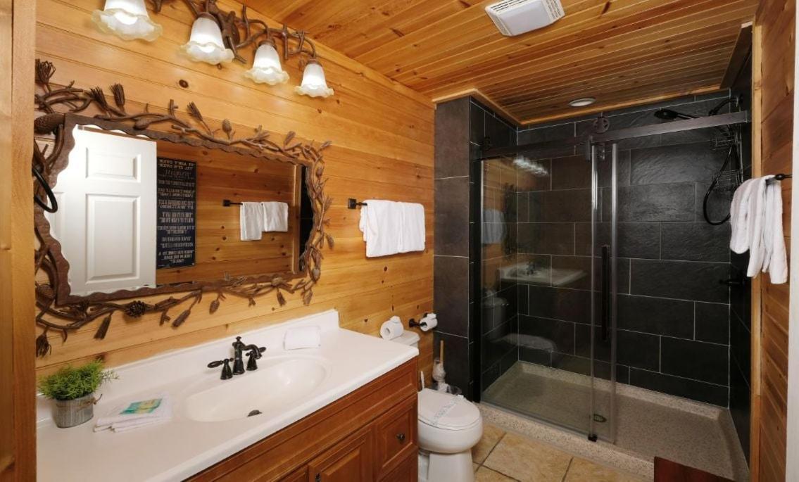 Smoky View With A Twist Villa Pigeon Forge Exterior photo